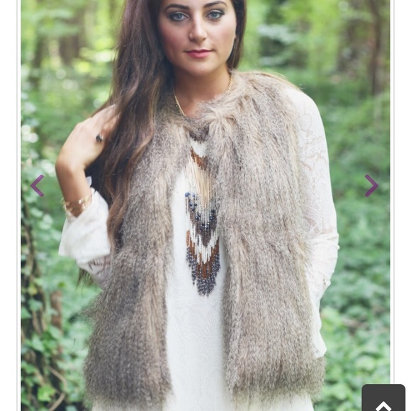 Altar’d State Faux Fur Vest #720 - Picture 2 of 5